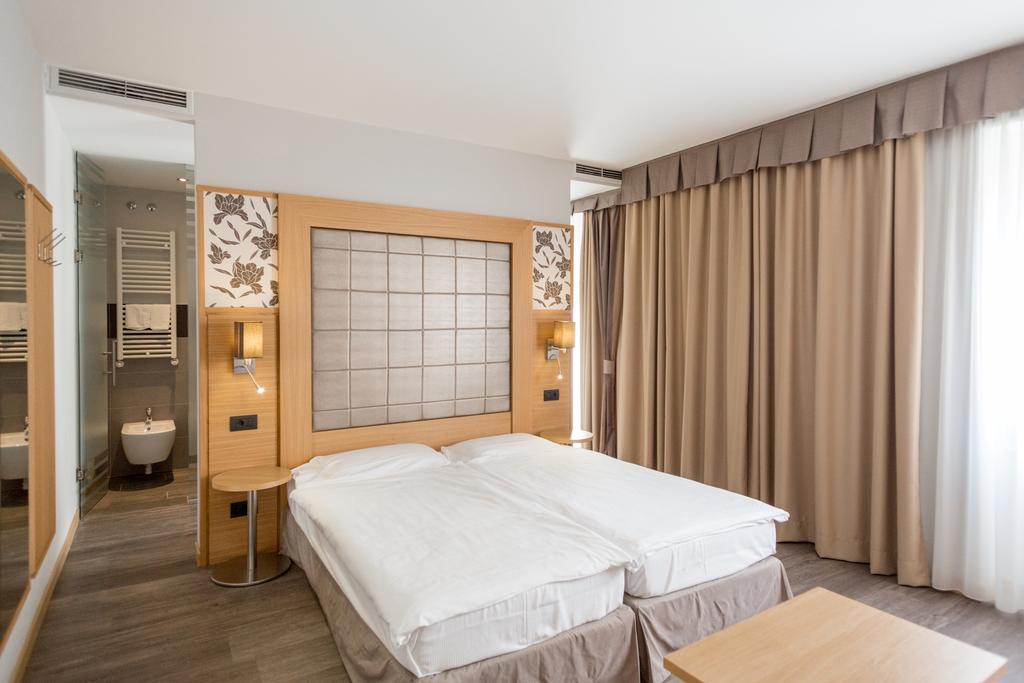 Hotel Pace Torri Del Benaco Εξωτερικό φωτογραφία